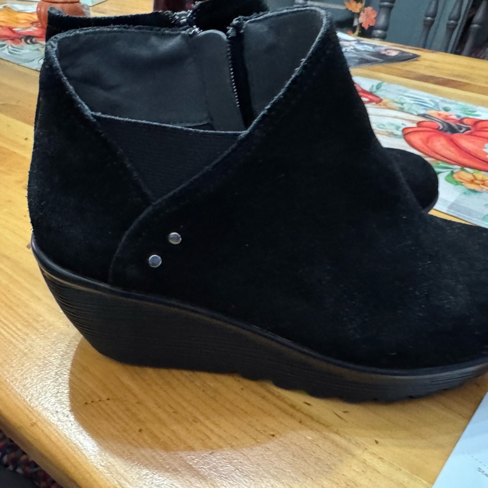 Skechers Parallel Ditto  Black Size  10 Wedge Bootie Suede Comfort Cushioned
